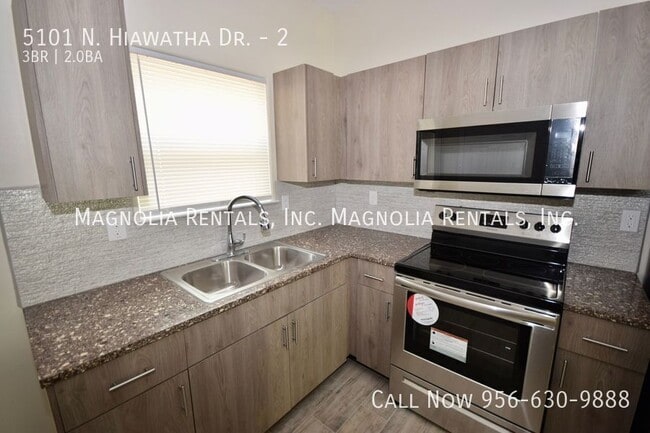 Building Photo - 5101 N Hiawatha Dr