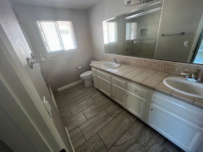 Building Photo - On Cul-De-Sac: Meadow 4 Bedroom 2.5 Bath S...