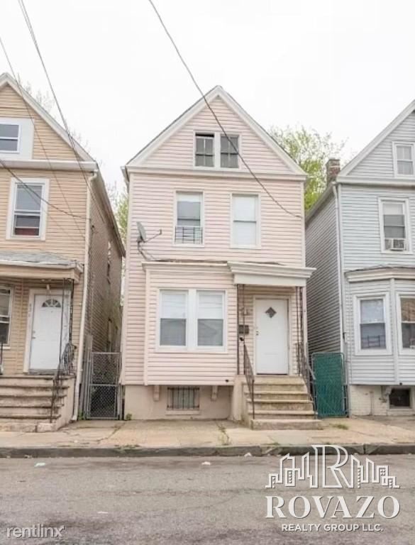 Primary Photo - 3 br, 1 bath House - 428 S 16th St