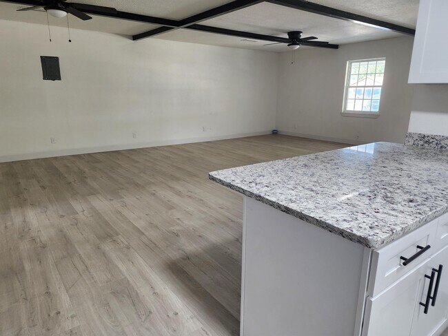 Foto del edificio - 3014 N Garden Ave