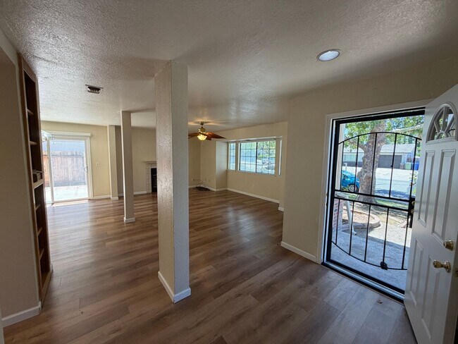 Building Photo - Large Corner Lot