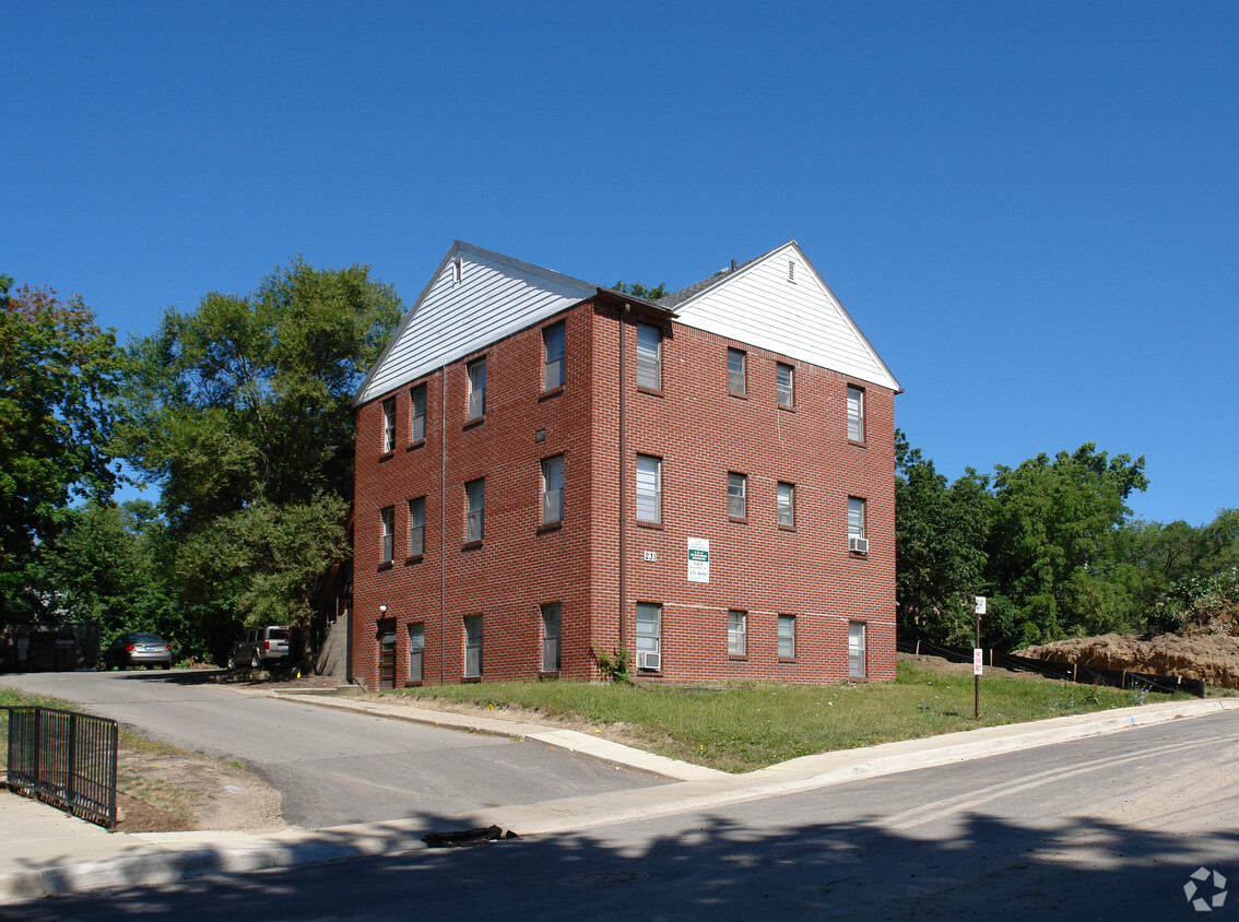 Building Photo - 231 Louis Apartments