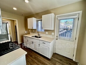 Building Photo - 9124 Rosedale Dr