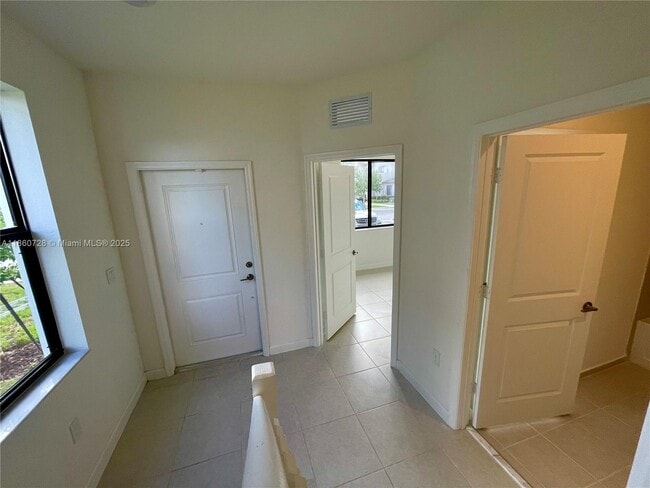 Foto del edificio - 20671 NE 7th Pl