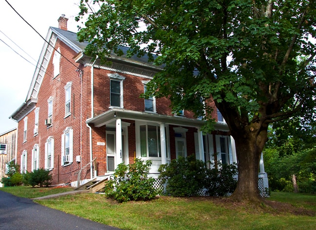Building Photo - 103 Main St