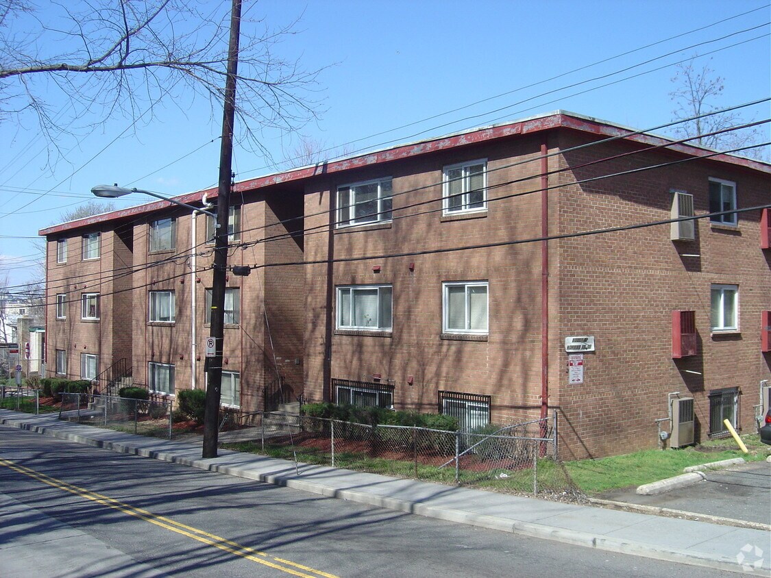 Foto del edificio - Morris Road Apartment Homes