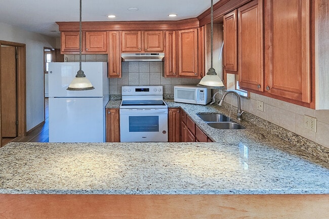 Building Photo - 2419 N 77th Ct