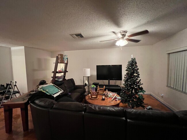 Foto del edificio - 1145 Grand Duke Way
