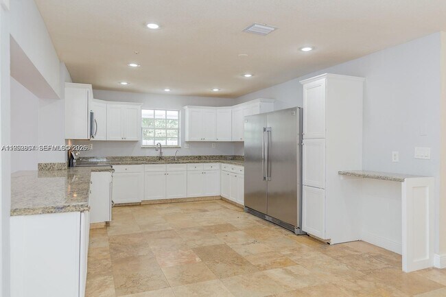 Foto del edificio - 5520 Hayes St