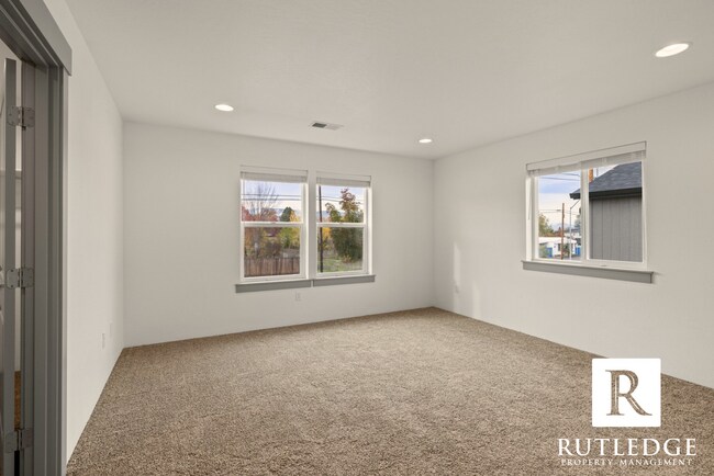 Foto del edificio - 3 Bed/2.5 Bath Newer Townhome in Medford