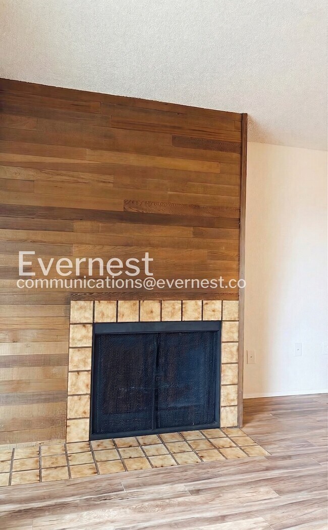 Building Photo - 1150 NE Sunset Blvd