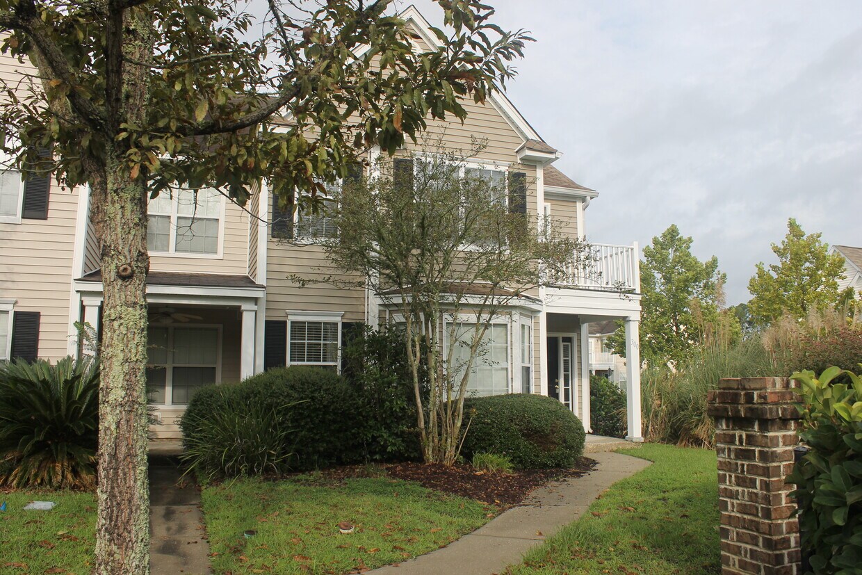 300 Campus Ln, Bluffton, SC 29909 Townhouse for Rent in Bluffton, SC