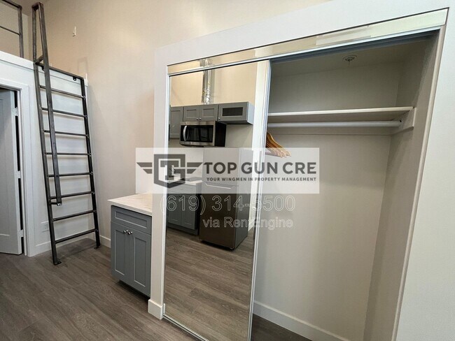 Foto del edificio - 136 W San Ysidro Blvd