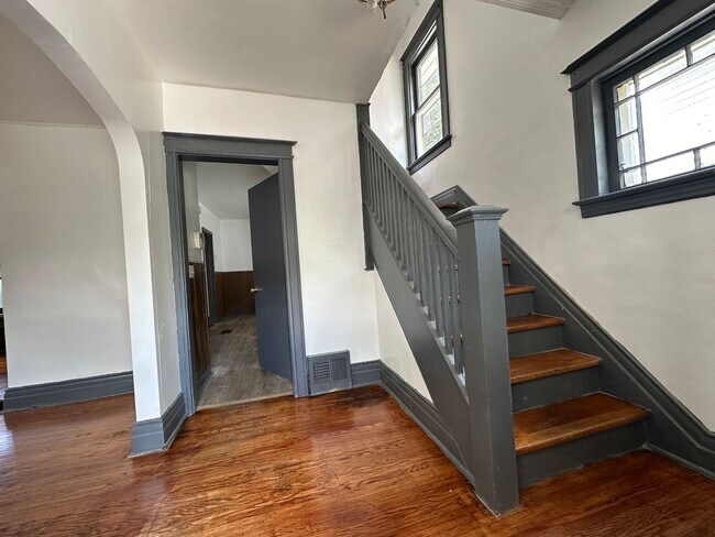 Foto del edificio - NICE 3 BEDROOMS WITH FULL BATH MOVE-IN READY!