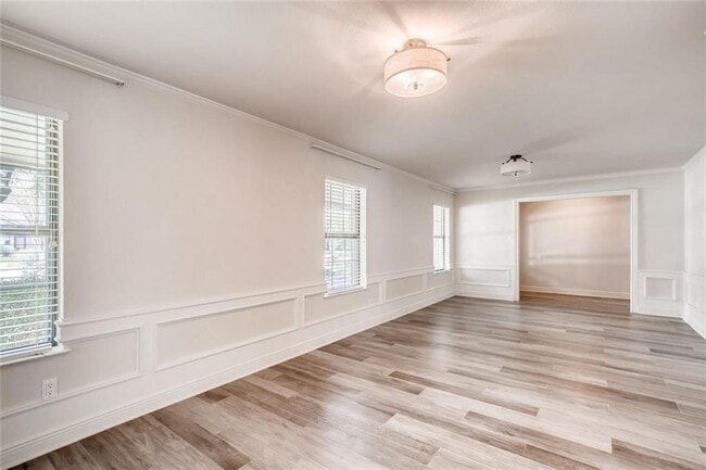 Building Photo - 11401 Oak Knoll Dr