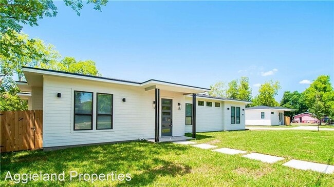 Building Photo - 5 br, 5 bath House - 1104 Arizona St