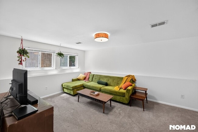 Foto del edificio - 15652 E Jefferson Ave