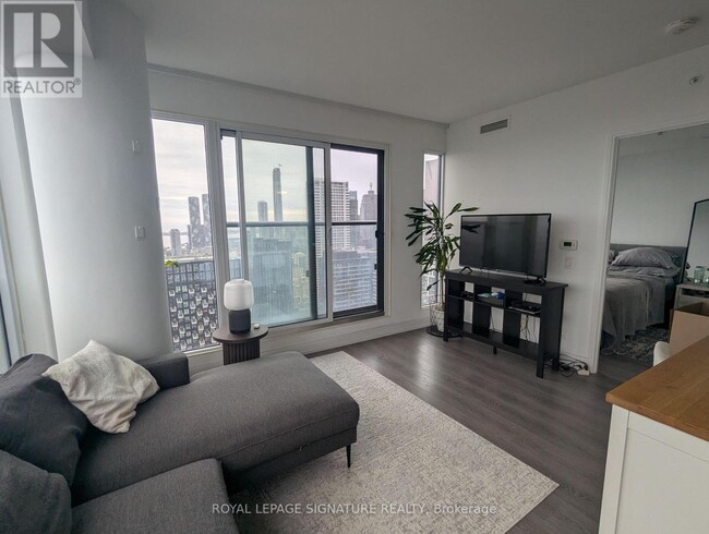 Building Photo - 181 Dundas St E