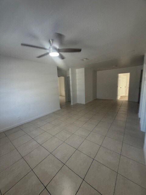 Foto del edificio - 1129 W 23rd St