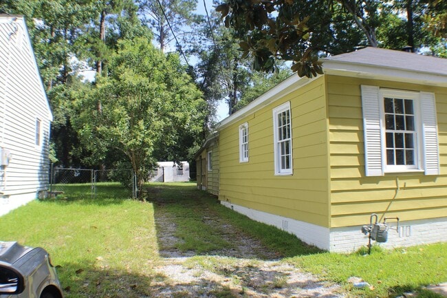 Building Photo - Your Cottage Awaits!