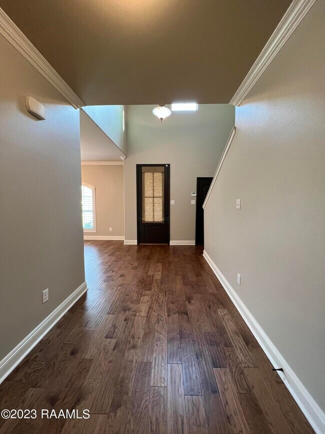 Building Photo - 300 Cautillion Dr