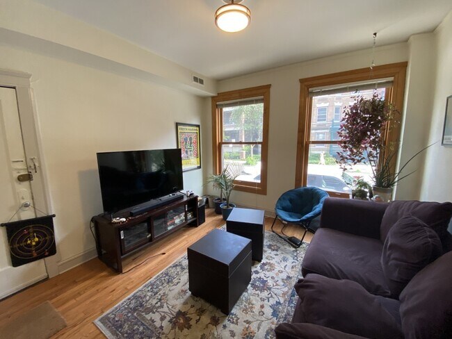 Foto del edificio - 852 W Diversey Pkwy