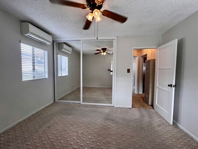 Foto del edificio - Spacious 2 bedroom 1 bath house for rent with large Garage & off st. parking