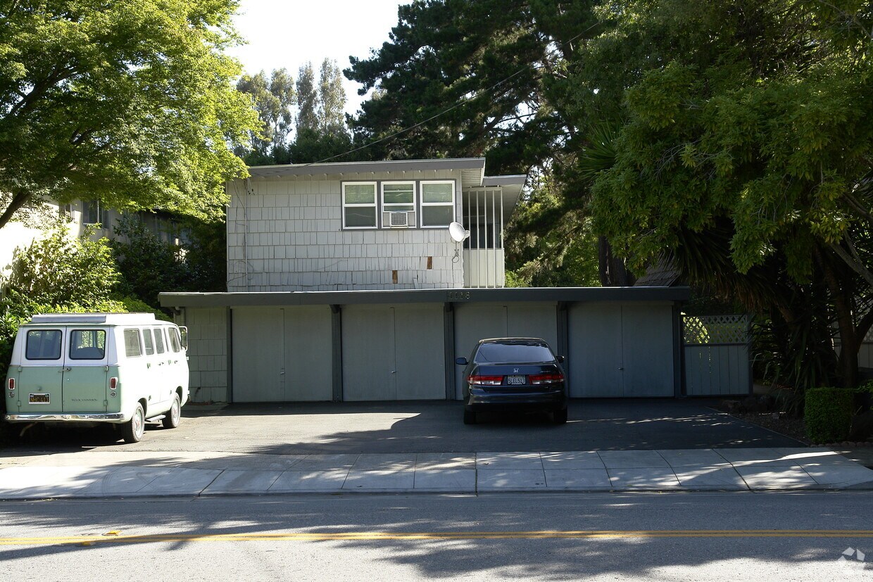 Primary Photo - 1118 Laurel St