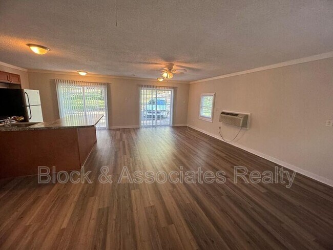 Foto del edificio - 2732 Brigadoon Dr