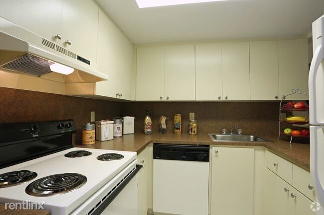 Building Photo - 1 br, 1 bath Apartment - 19477 NE 10th Ave 1/