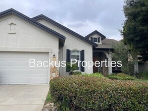 Building Photo - 10 Elizabeth Cir