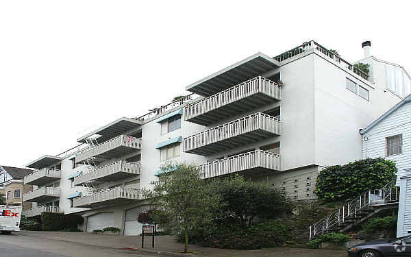 Building Photo - 740 Rhode Island