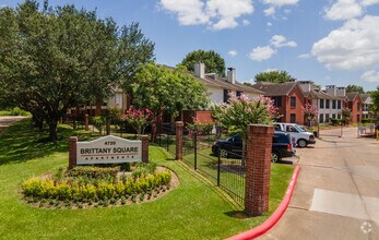 Building Photo - Brittany Square