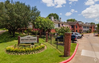 Building Photo - Brittany Square