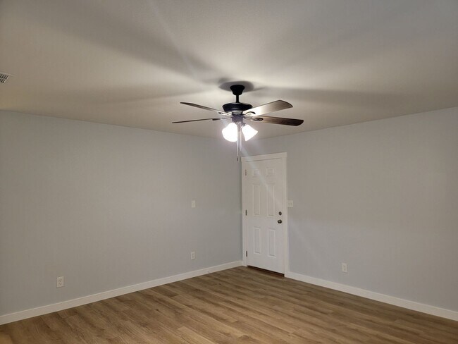 Foto del edificio - Three bedroom duplex!