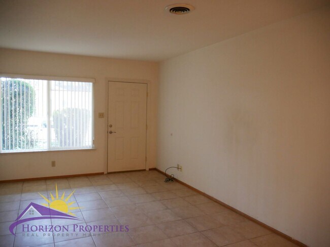 Foto del edificio - 2741-2743 El Caprice Dr