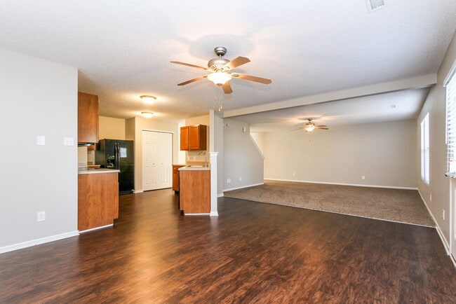 Building Photo - 738 Rosea Ct