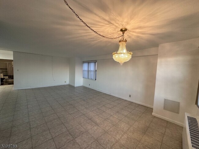 Building Photo - 285 Aycrigg Ave