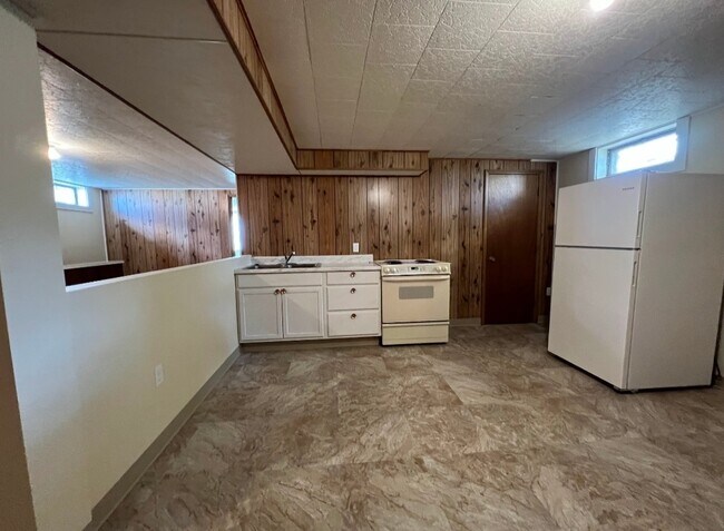 kitchen - 1000 Washington Ave