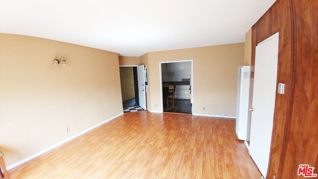 Foto del edificio - 4106 Rosewood Ave