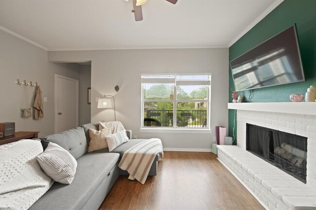 Building Photo - 728 Bering Dr