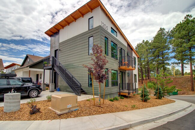 Building Photo - 1205 E Jen Dr