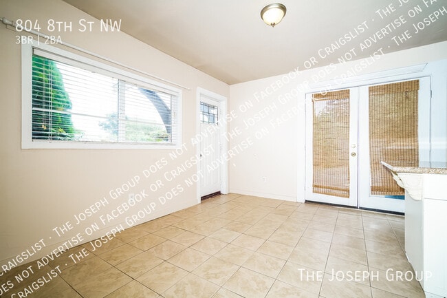 Foto del edificio - 804 8th St NW