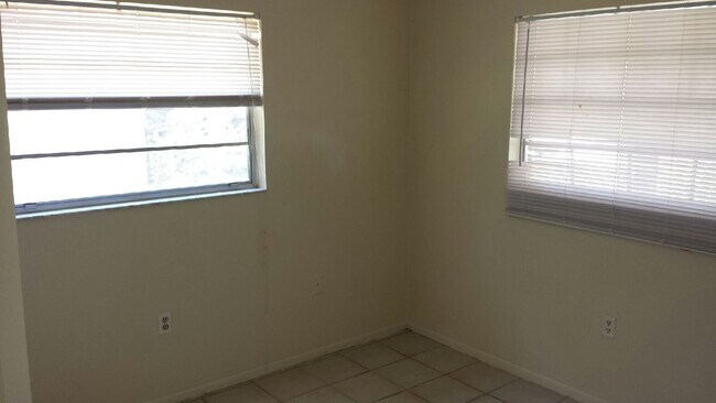 Foto del edificio - 4903 24th St W