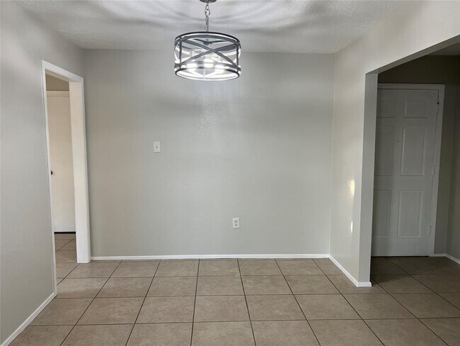 Building Photo - 6223 Silver Leaf Dr