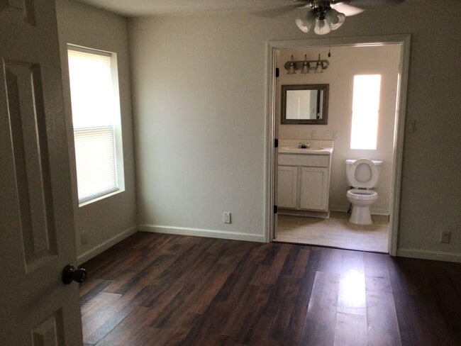 Foto del edificio - 3  bedroom 2 bath Mobile Home with a  Larg...