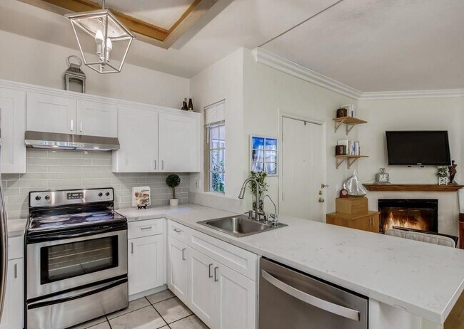 Building Photo - Charming Condo in Prime Location - Upgraded Kitchen, Abundant Amenities, and Award-Winning Schools!