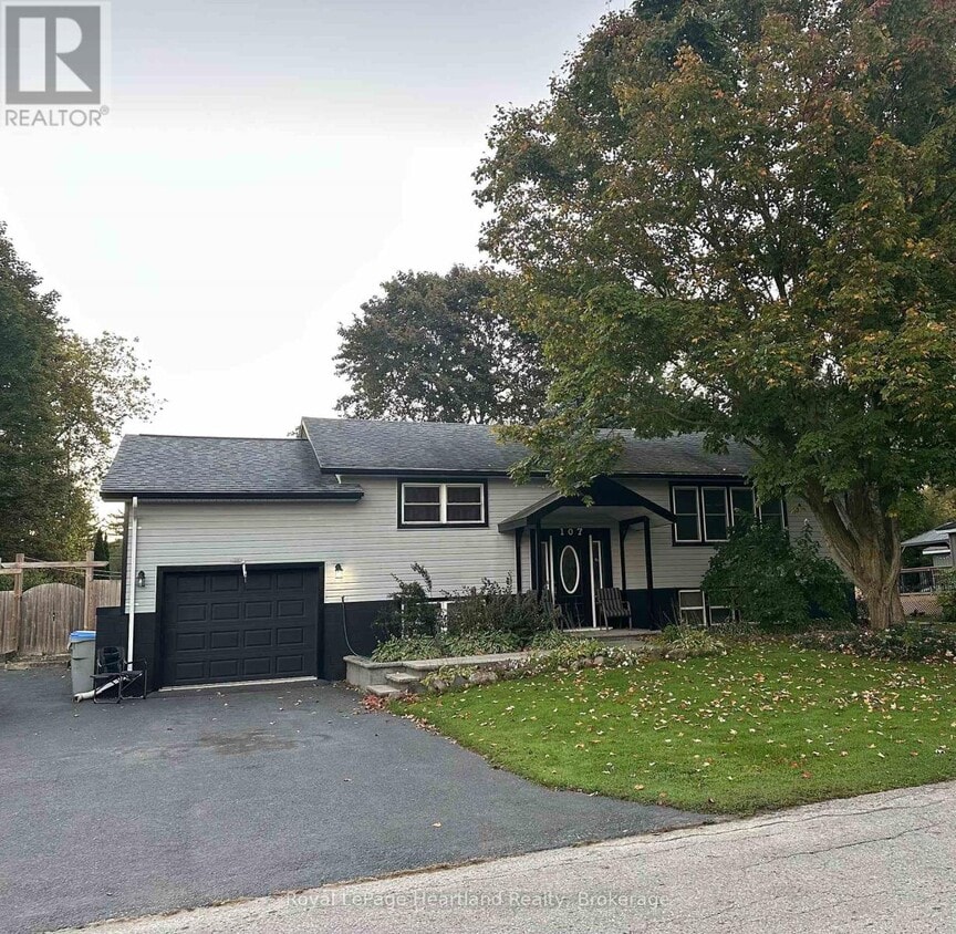 Primary Photo - 107 Erie St S