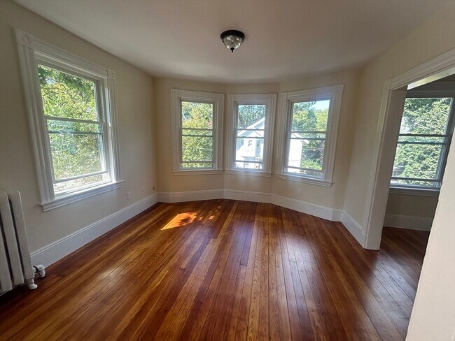 Building Photo - 14 Oak Terrace