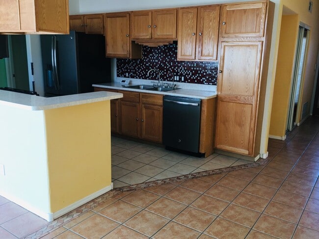 Building Photo - Very nice 2 Br house with 1 car garage